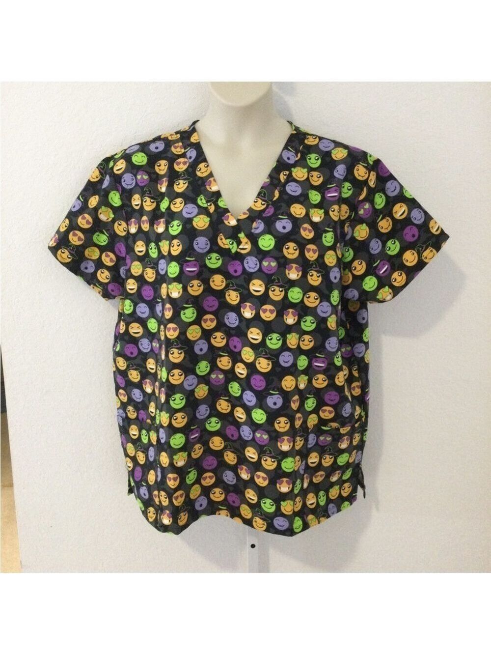 Cassandra O Spooky Reaction Halloween theme scrub pullover Womans 2XL